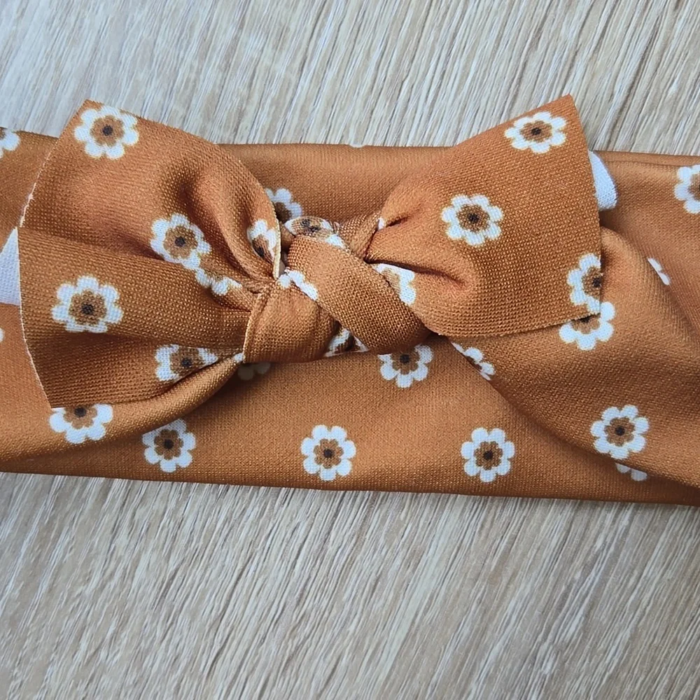Retro Daisy Knotted Headband Burnt Orange Boho Floral Hair Wrap Soft Stretch Top